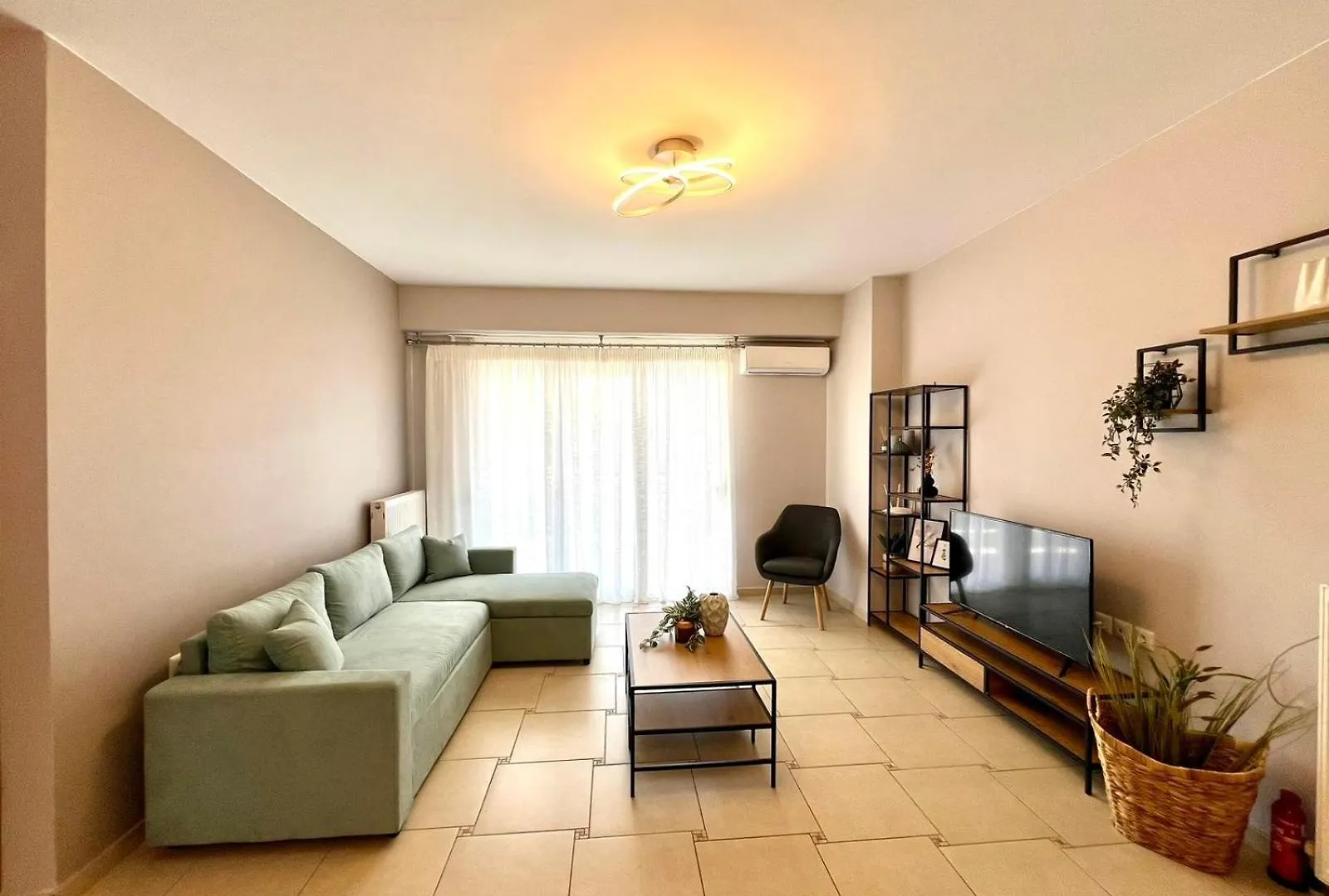 P Deluxe Suites Β4 Néa Mihanióna