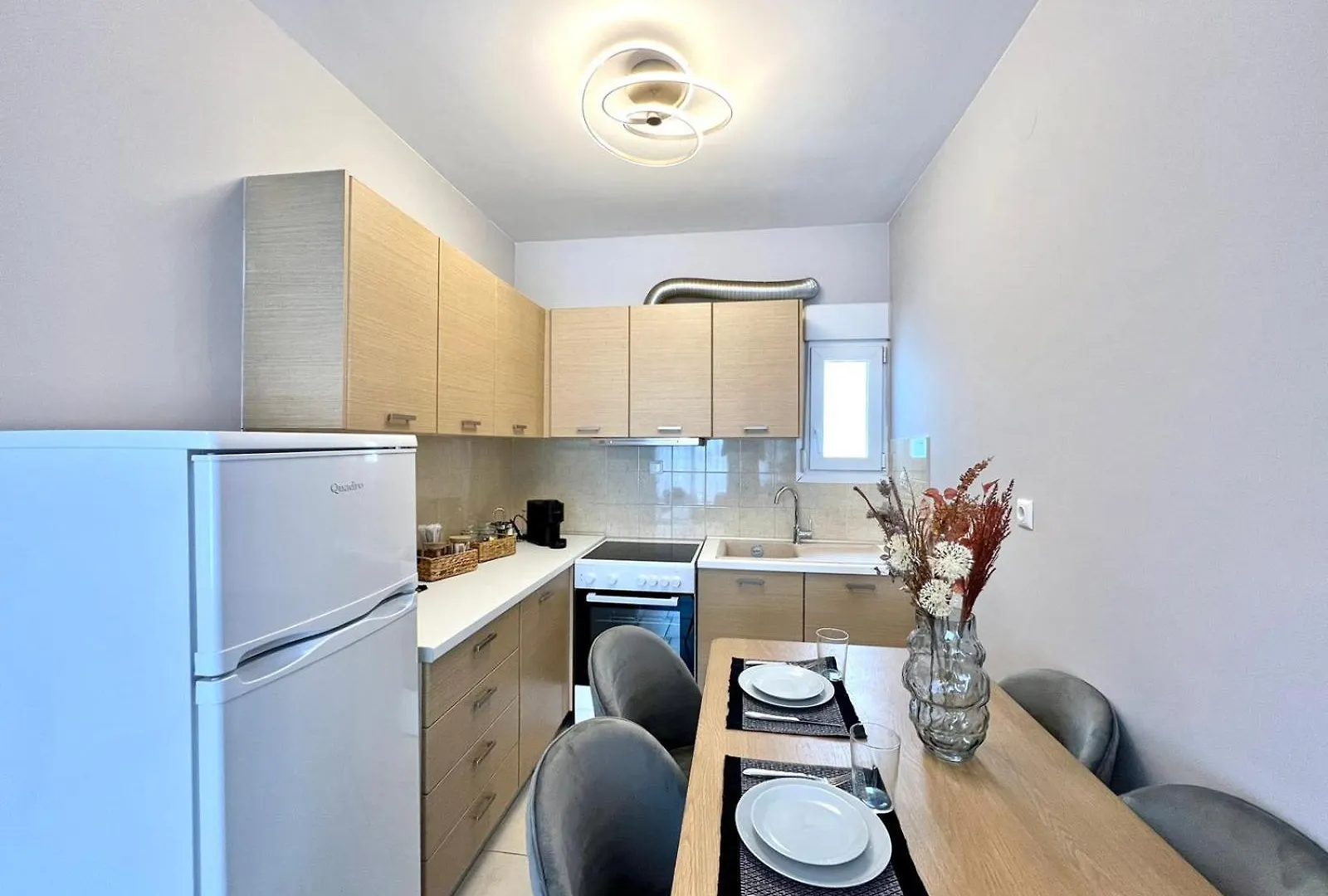 P Deluxe Suites Β4 Néa Mihanióna 0*,  Görögország